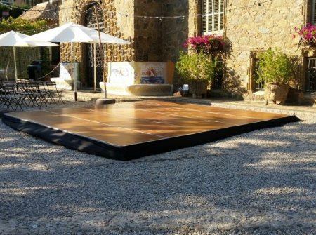 Ventajas de usar tarimas modulares en eventos al aire libre